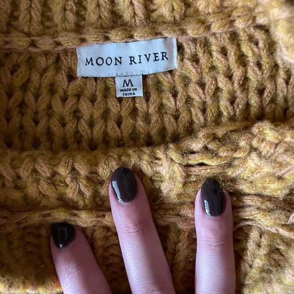 Fun sweaters bundle - Picture 3 of 3